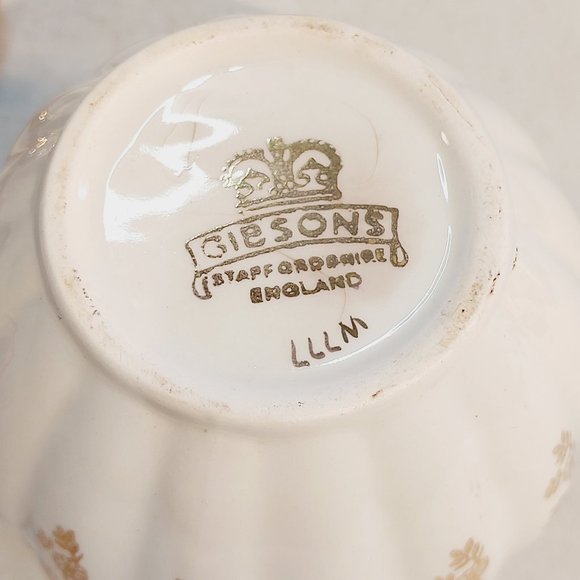 Vtg Gibsons Staffordshire Creamer and Sugar Set model #W777 - Picture 6 of 6